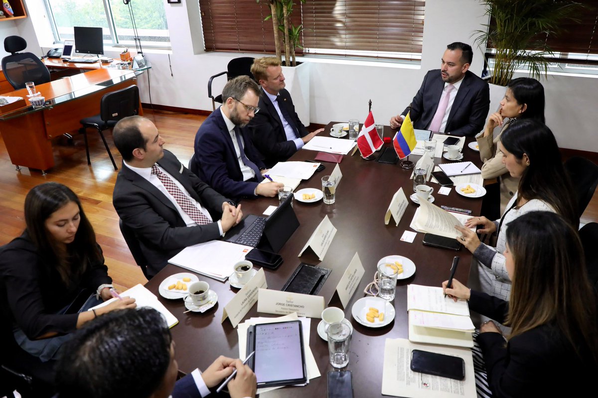 Jens Godtfredsen (@dkambcolombia) on Twitter photo 🌱💡 ¡Iniciamos abril con un importante encuentro! Gracias, Ministro <a href="/PalmaEdwin/">Edwin Palma Egea</a>, y a su equipo por esta valiosa conversación para seguir avanzando en la cooperación energética 🇩🇰🇨🇴
Seguimos trabajando por la integración de energías renovables y eólica costa afuera en el país. 🌱💡 ¡Iniciamos abril con un importante encuentro! Gracias, Ministro <a href="/PalmaEdwin/">Edwin Palma Egea</a>, y a su equipo por esta valiosa conversación para seguir avanzando en la cooperación energética 🇩🇰🇨🇴
Seguimos trabajando por la integración de energías renovables y eólica costa afuera en el país.