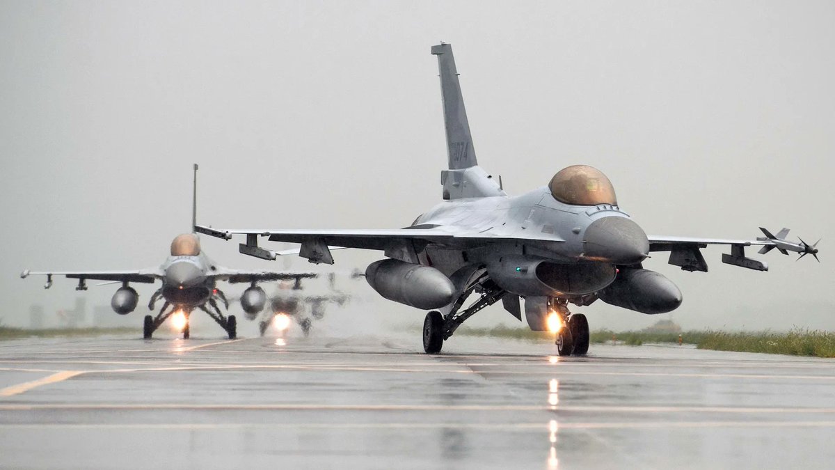 KDefenseInsight's tweet photo. Here’s #KAI's #KF16 Fighting Falcon ✈️, still in service with the #ROKAirForce since 1998 📸. Wishing them safe skies until retirement. #MadeInKorea #Fighters https://t.co/DaScDt41mc