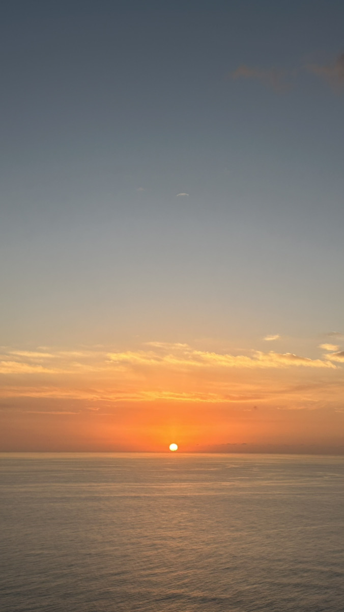 JalpakHawaii's tweet photo. ／ 
大自然！！西海岸ツアー！！🌴🌆
＼ 
西海岸から見る夕日はまさに絶景そのもの！！
ピンクピルボックスにハイキングしてサンセットを見るのがローカルスタイル😎

ぜひ挑戦してみてください！！

西海岸関連ツアーはこちら👇👇
https://t.co/7yoniMfek7 https://t.co/jKr1ZlAYIk