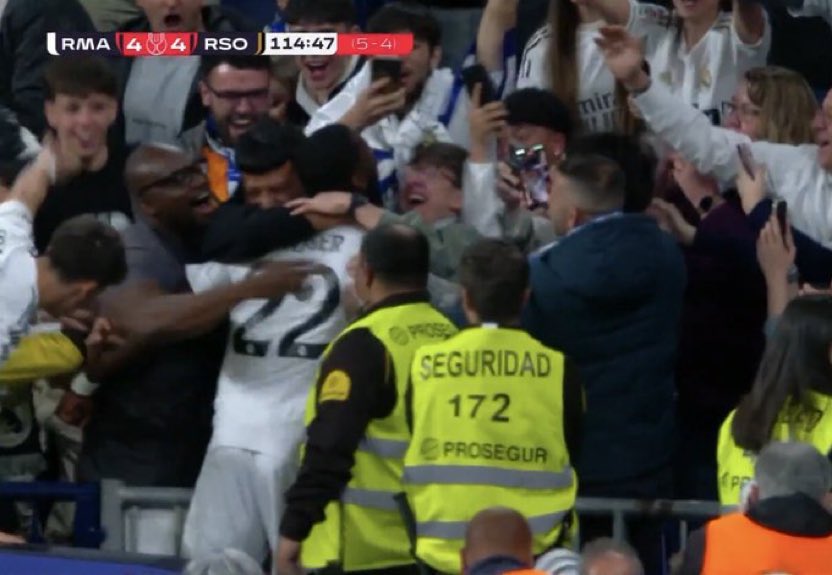 mutt3botb's tweet photo. الاتحادي المدريدي عاش ليلة عظيمة 💛🖤🤍 https://t.co/Zs9SELfYh4