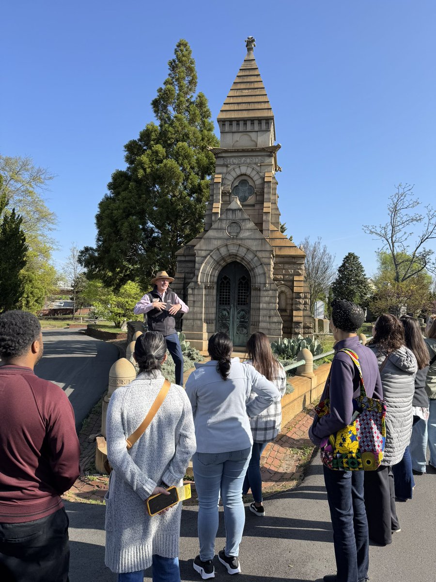 ARTwithJessica's tweet image. Teachers, if you haven’t explored @oaklandcemetery—it is such a rich resource for integrating history, art, and storytelling. Loved partnering with Cobb teachers &amp;amp; Oakland Cemetery (and their residents) to explore place-based learning and #artsintegration! @cobbfinearts