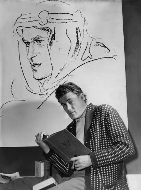 HWDudes100's tweet photo. Peter O'Toole was nominated for eight Oscars throughout his career but never won. In 2002 he received an honorary Oscar, which he initially did not want to accept, preferring instead to "win to lovely bugger outright" but his kids convinced him to accept the award and so he did. https://t.co/0ySLIMFnRv