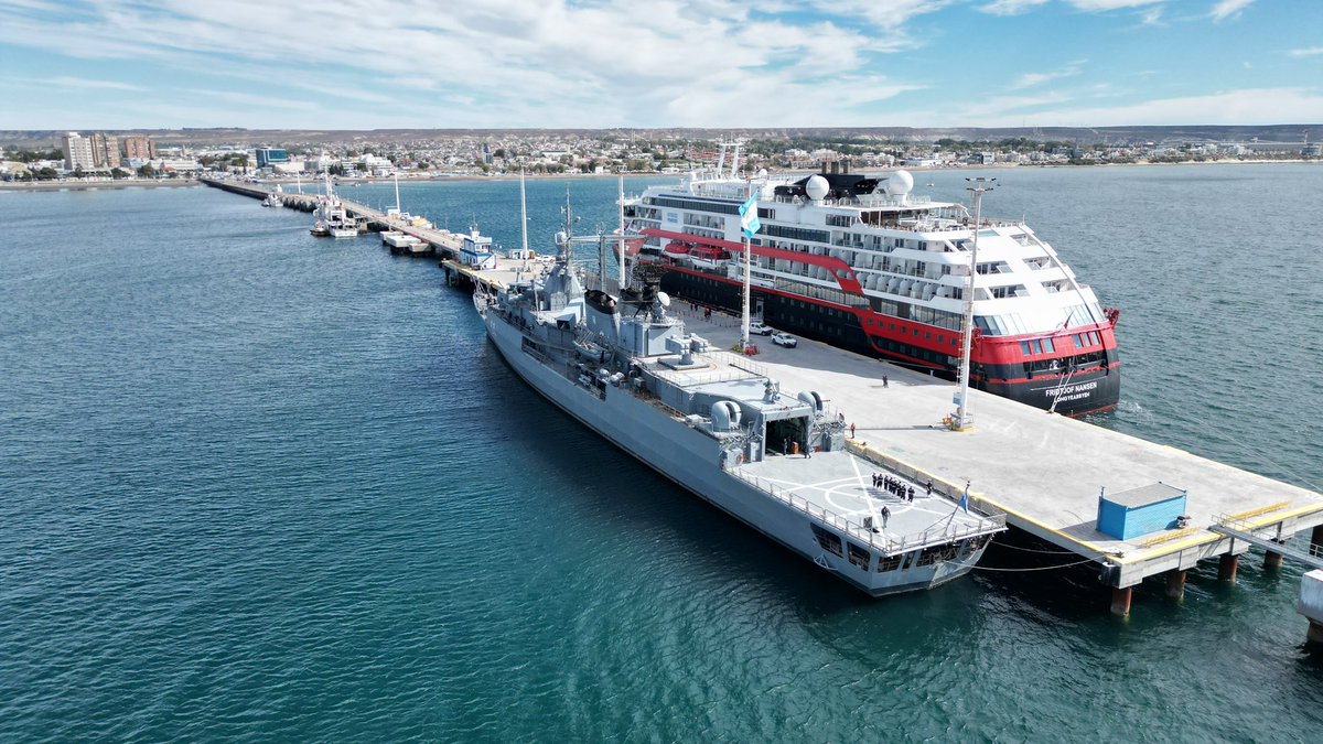 diego_pperez's tweet photo. Hoy cerramos una exitosa temporada de cruceros en #Chubut y con el privilegio que nos acompañe el destructor ARA  “LA ARGENTINA”. 
Desde @gobiernochubut hemos demostrado que  @NachoTorresCH  tiene un enorme compromiso con esta industria y seguiremos trabando de manera articulada con el sector privado para seguir sumando recaladas.