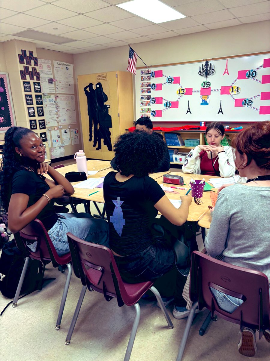 Très drôle!!!! French students celebrated Le Poisson d'Avril (April Fool's Day) with the French tradition of placing a paper fish secretly on someone's back. Got you!!! 🐠❤️🇫🇷 
The tradition has roots dating all the way back to the 16th century.