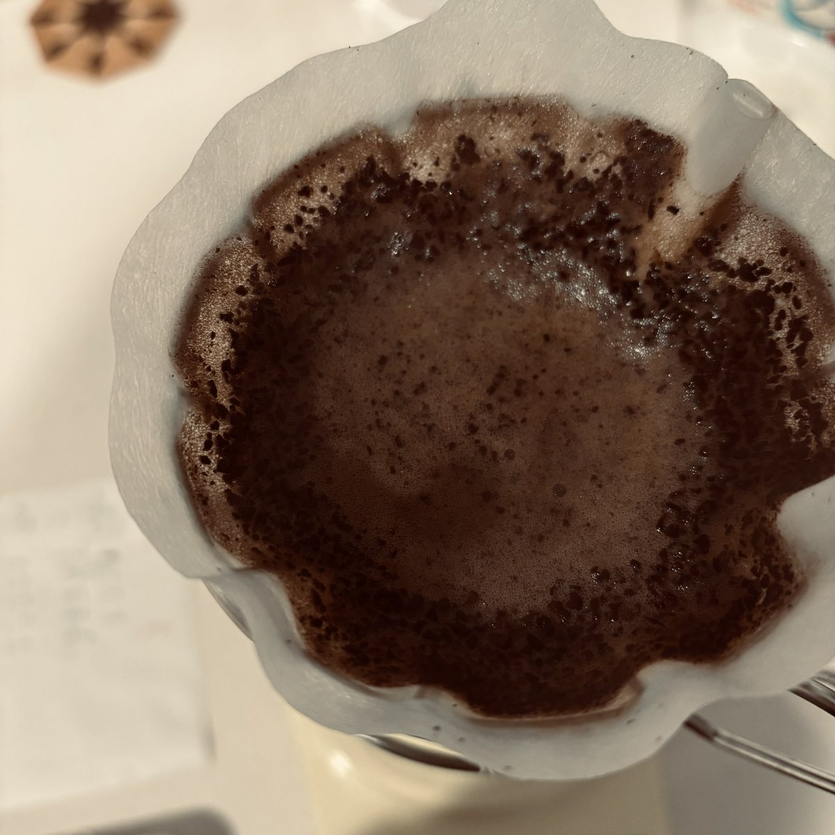 春休みの朝は割とのんびり。
(タロ子がゆっくり寝てるから)

珈琲淹れる。
蒸らした後、ぷっくりしてくれると、きっと美味しいぞと思えて嬉しい。

札幌は曇り空。