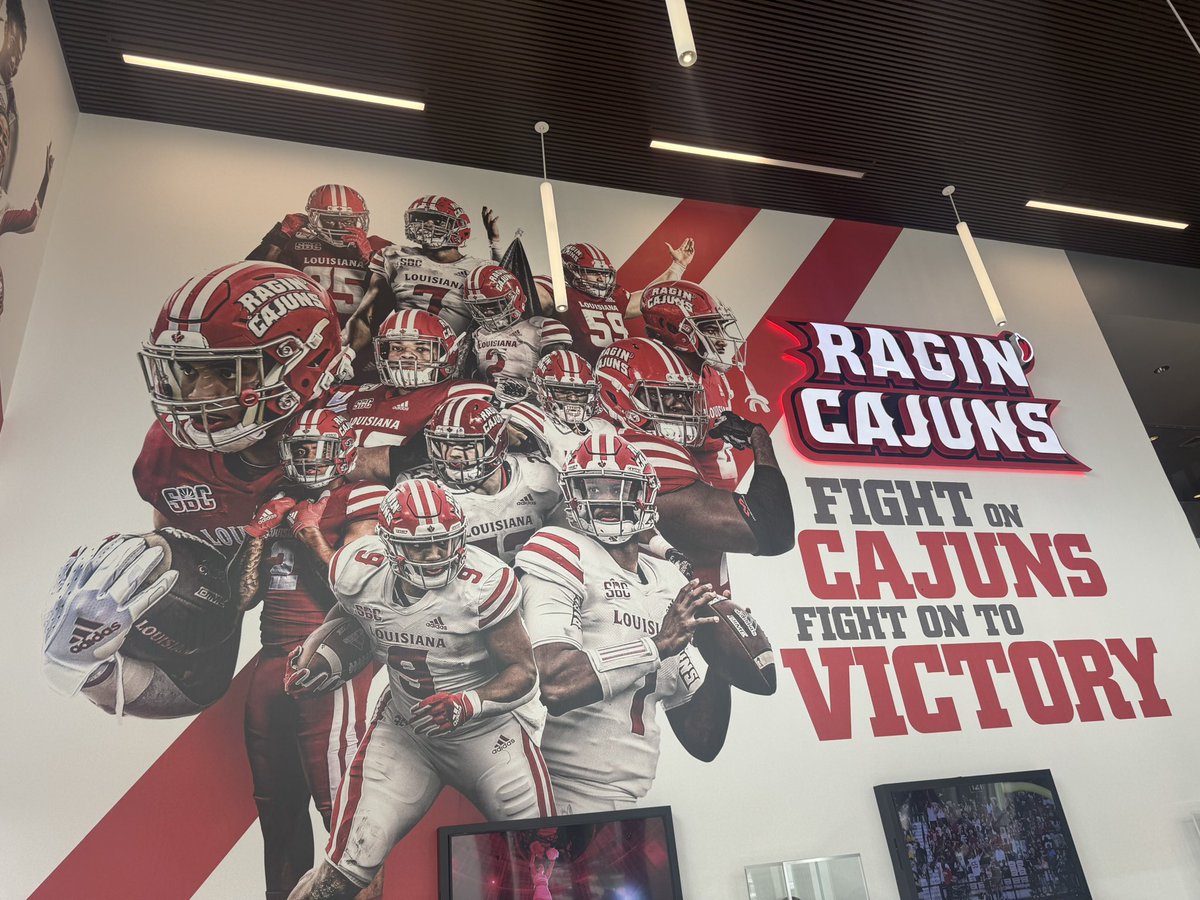taj_datme's tweet image. Shoutout To @RaginCajunsFB and @CoachGBarlow For Having Me Today! Louisiana-Lafayette 🌶️ 🏈 💪🏾
Yeaaaa! I Could See This Fa Sho 💯
#unofficial #spring25 #Big22 #itsup