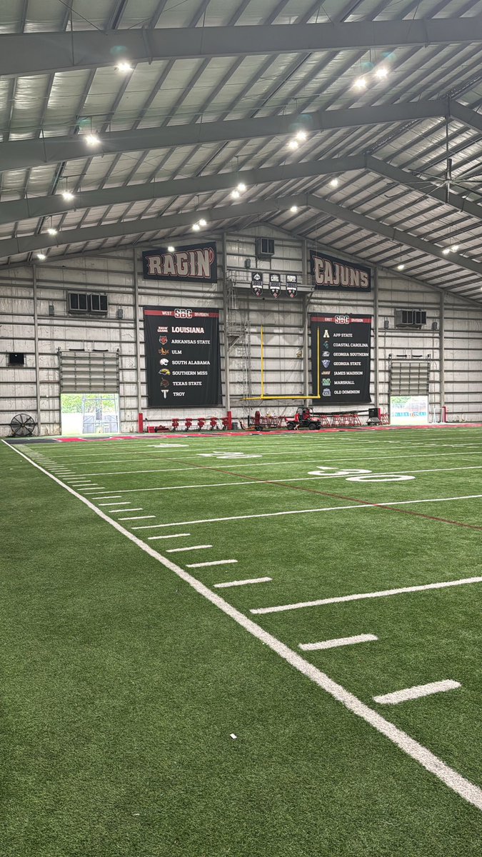 taj_datme's tweet image. Shoutout To @RaginCajunsFB and @CoachGBarlow For Having Me Today! Louisiana-Lafayette 🌶️ 🏈 💪🏾
Yeaaaa! I Could See This Fa Sho 💯
#unofficial #spring25 #Big22 #itsup