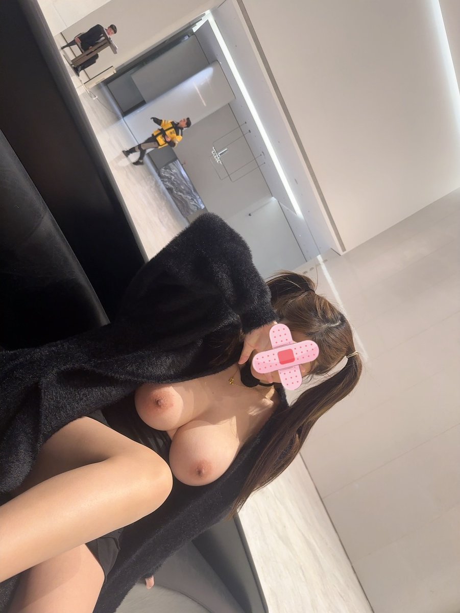 主人说，露出的要义就是，随欲而安。我觉得，对。

#露出 #反差

@luchu888888 @Public_Catgirl1 https://t.co/xzwcJTCsSj
