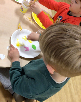 One of our lovely ELC parents came to do an Easter art 'n' craft activity in the setting. It was enjoyed by all who took part, with really positive feedback! 
"I loved it. I painted my chick yellow." "It was fun! It was Steven's Mummy." #parentalengagement #easterfun