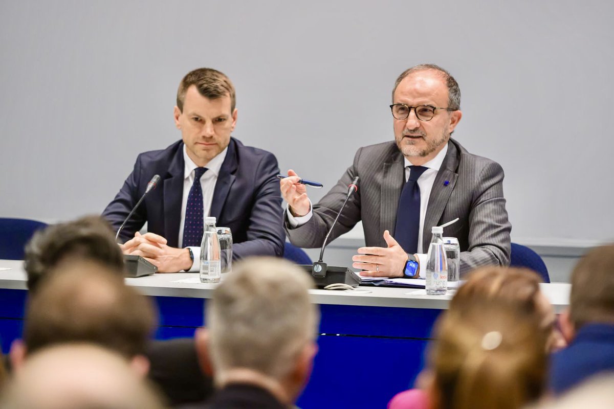 LSorecaEU's tweet photo. A warm welcome to Bosnia and Herzegovina 🇧🇦 to the @EUCouncil’s Working Party on the Western Balkans Region (#COWEB)!
This visit will provide important first-hand perspectives about the situation in the country, including the current political and constitutional crisis, and will help shape the EU’s response by setting the stage for key upcoming Council meetings.
Good exchange today in the EU Office with 🇪🇺 Member State Ambassadors that provided valuable insights for the visit over the next two days. 🇪🇺🇧🇦