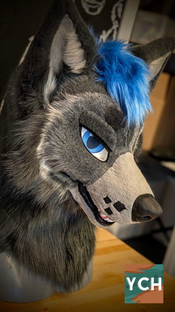 Meet Aruq the wolf! 🐺

#fursuitmaker #furryfandom