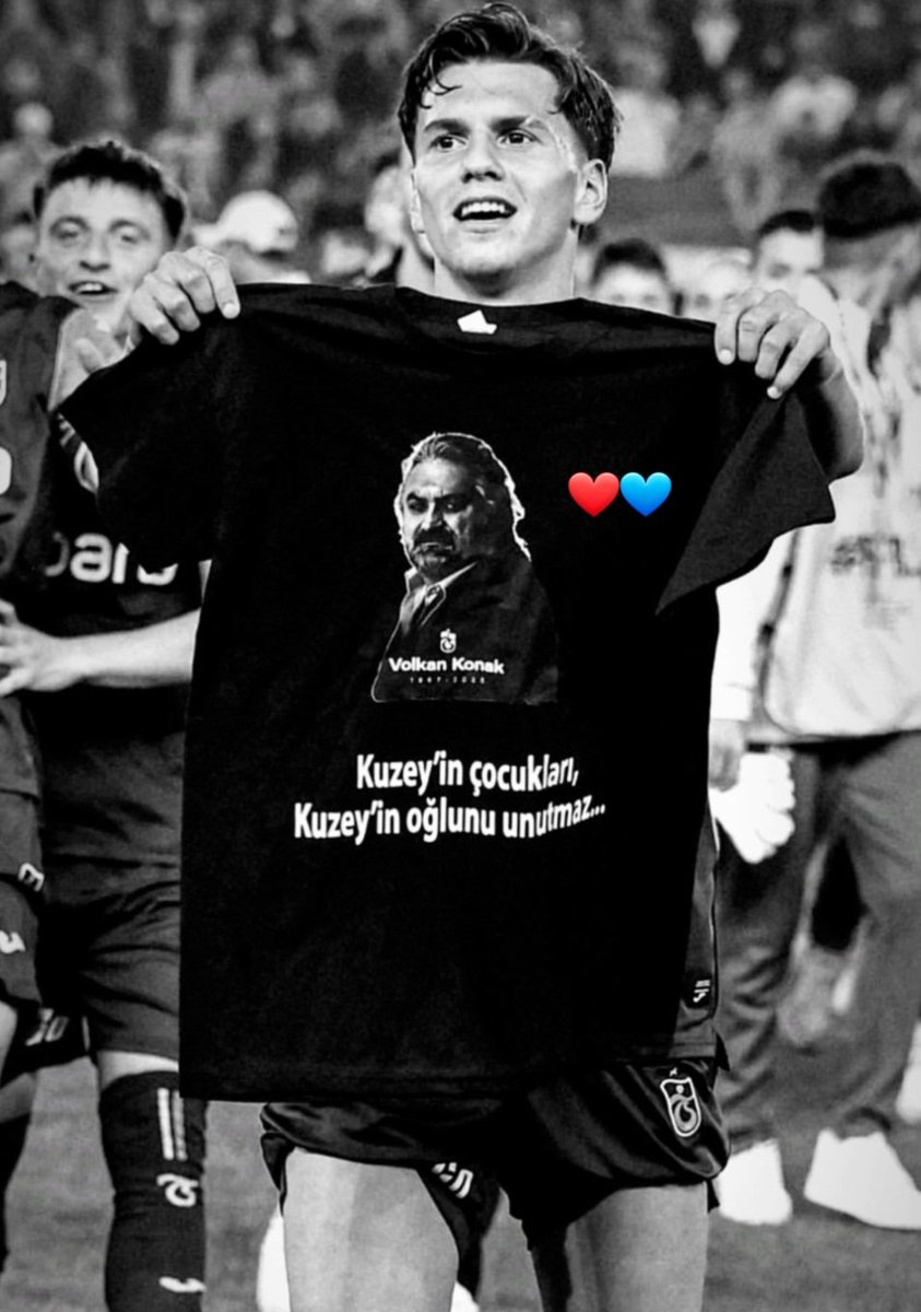 Bu akşam Trabzon'un evlatları 'Kuzeyin Oğlu Volkan Konak'a galibiyetlerini sundular. 

Siz istediğiniz kadar kötü söz söyleyin, rahmet dilemeyin. Kuzeyin çocuklarına Kuzeyin Oğlu’nu unutturamayacaksınız. ❤️💙