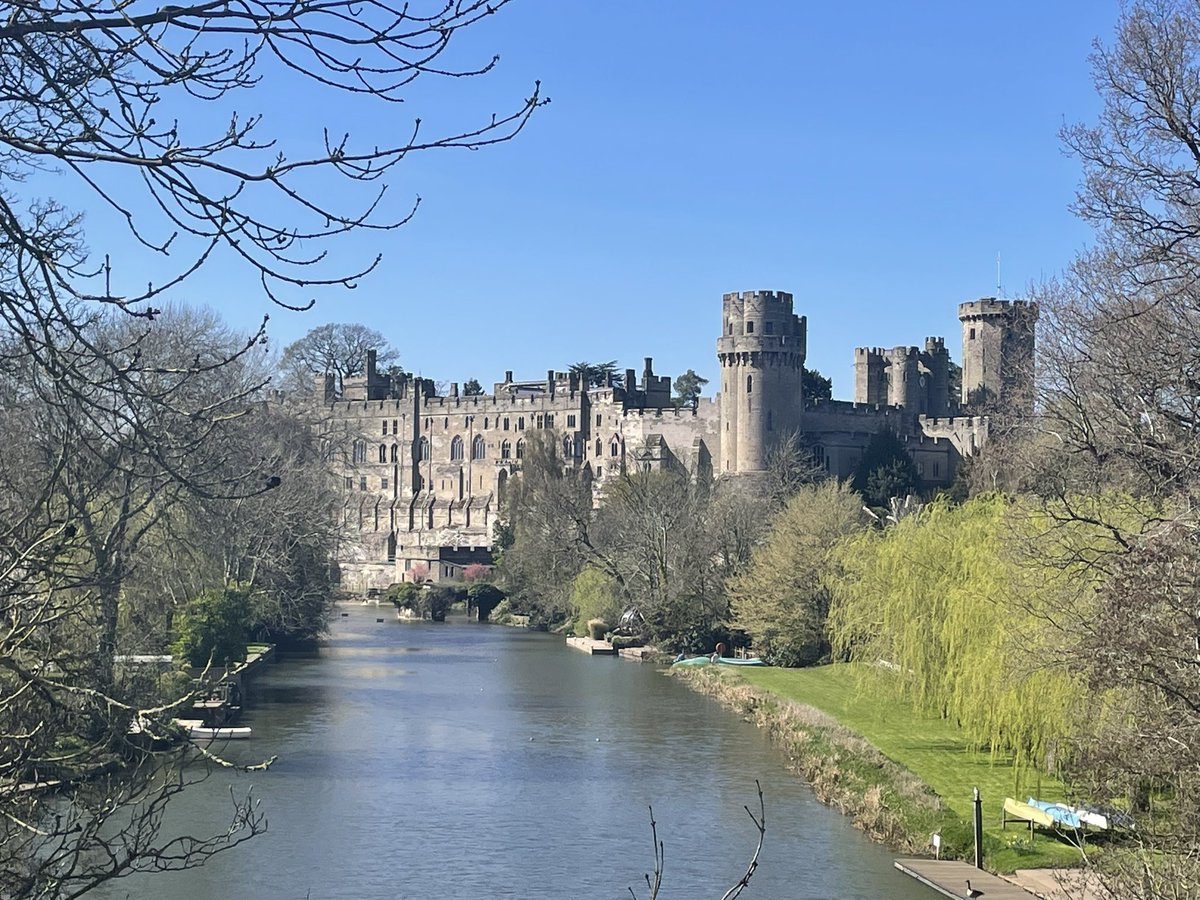 DrElizabethMac1's tweet photo. Wonderful to visit @WarwickSchool to discuss #TheQuartet #Philosophy & #CriticalThinking today. Fantastic to see my brilliant friend @AuthenticDMcKee & to see the things he’s working on in his department. Flying visit, but lovely to have a quick cup of tea & see @WarwickCastle https://t.co/EzTOkxaebx