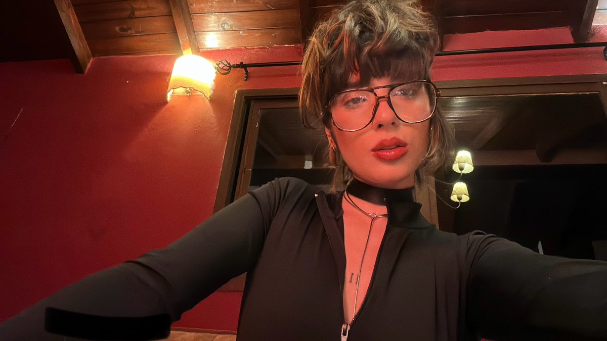 Lo bueno de romperte por dentro es que cuando renaces, brillas como 10 soles juntos, byeeee