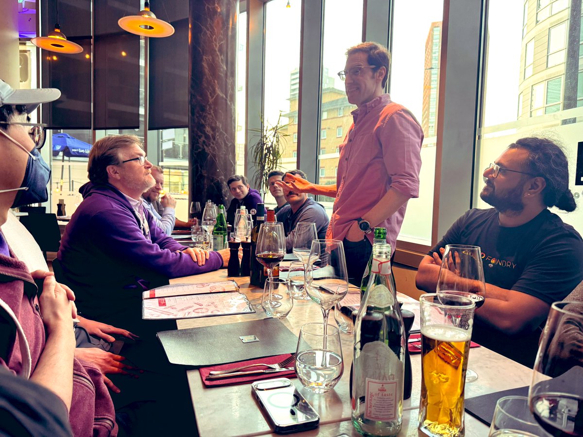 buildpacks_io's tweet image. KubeCon traditions — contributors, maintainers, and other Buildpacks enthusiasts get together to chat about the project.
London today! 🇬🇧 🍻