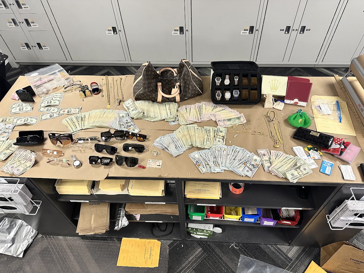 Aurora Police Dept tweet media