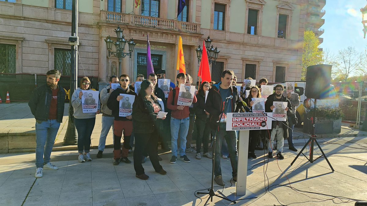 Jovent Republicà Lleida (@joventlleida) on Twitter photo ✊🏼Tot el suport i solidaritat als moviments socials i a la Baula davant d'aquest atac repressiu a la ciutat.
<a href="/flarrosa/">Fèlix Larrosa</a> també tiraràs enrera la moció del proper ple amb més de 20 suports d’entitats locals? ✊🏼Tot el suport i solidaritat als moviments socials i a la Baula davant d'aquest atac repressiu a la ciutat.
<a href="/flarrosa/">Fèlix Larrosa</a> també tiraràs enrera la moció del proper ple amb més de 20 suports d’entitats locals?