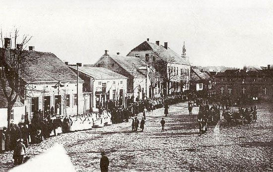 F_ZIHK's tweet photo. 1.04.1942 do getta tranzytowego w #Piaskach, przybył transport 1000 Żydów czeskich z #Theresienstadt #Shoah https://t.co/taggYNouNl