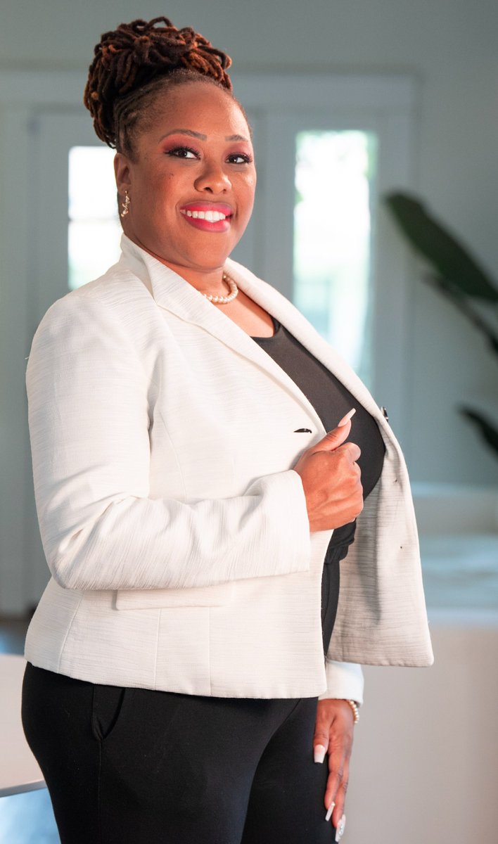 WEECareInc's tweet photo. ⭐#DCB25 Partner Spotlight⭐ 

Thank you to Ms. Brenita Seay for her workshop in mental health.

Brenita's  approach uses on strength, non-judgement, life, and self-esteem skill-building while working with underserved communities.

#MentalHealth #ElevatedAspirationsConsulting https://t.co/vfESiwOE58