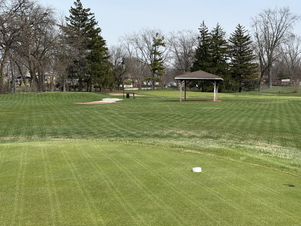 Little Husqvarna 550 doing work mowing set of tees &amp; tee/green surround.  Lines be looking sweet.  Plus it’s near a not so nice neighbor so this eliminates noise complaints. 🤔 Checkers anyone.