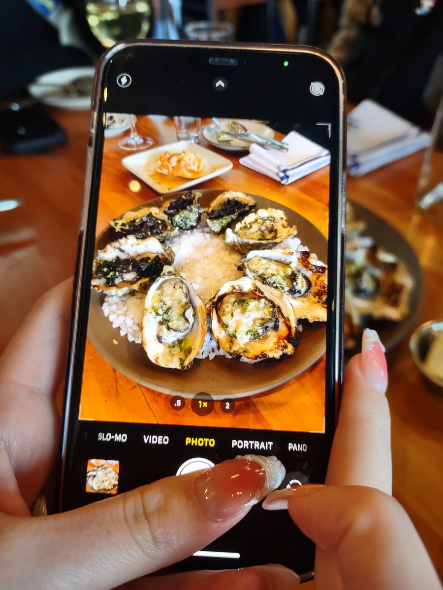 Fresh oysters with the prettiest 🤭(ended up getting a parking ticket...)