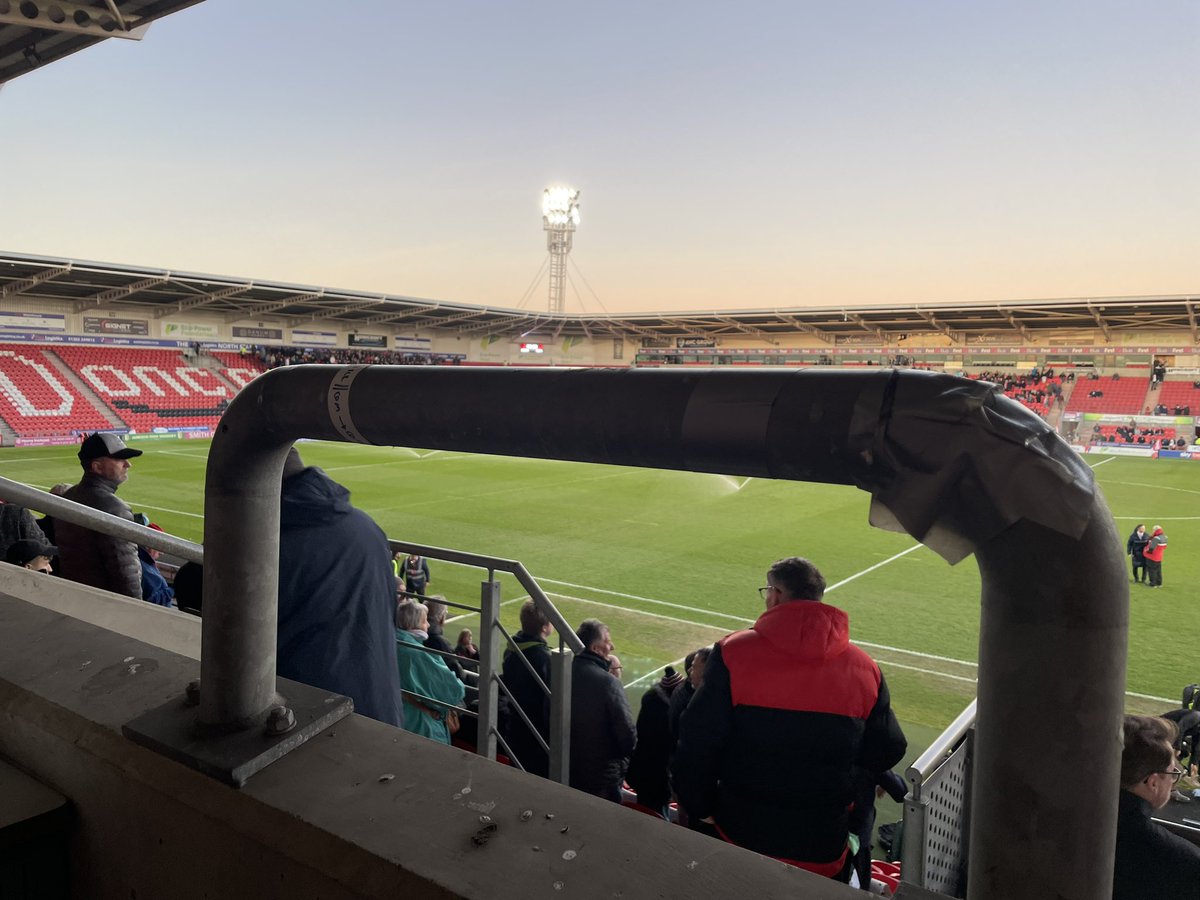 Duck under or peak my head over to see the goal 🤔