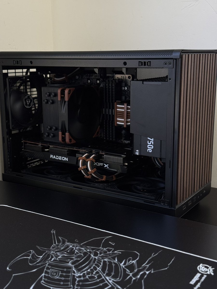 2dr0z's tweet image. Added the new psu and did some cable management, really happy with how this turned out