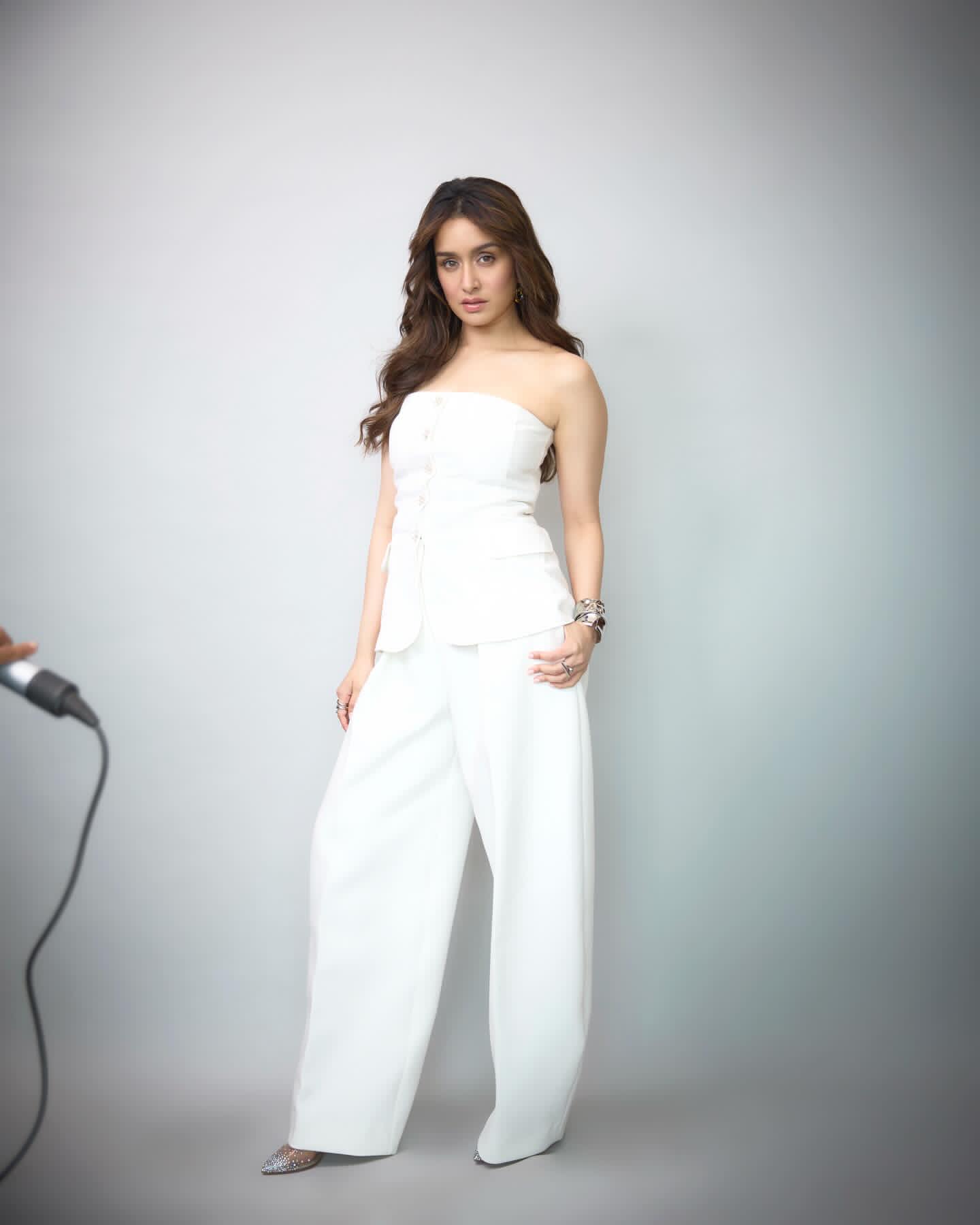 GneH_fvaoAAvDui?format=jpg&name=large