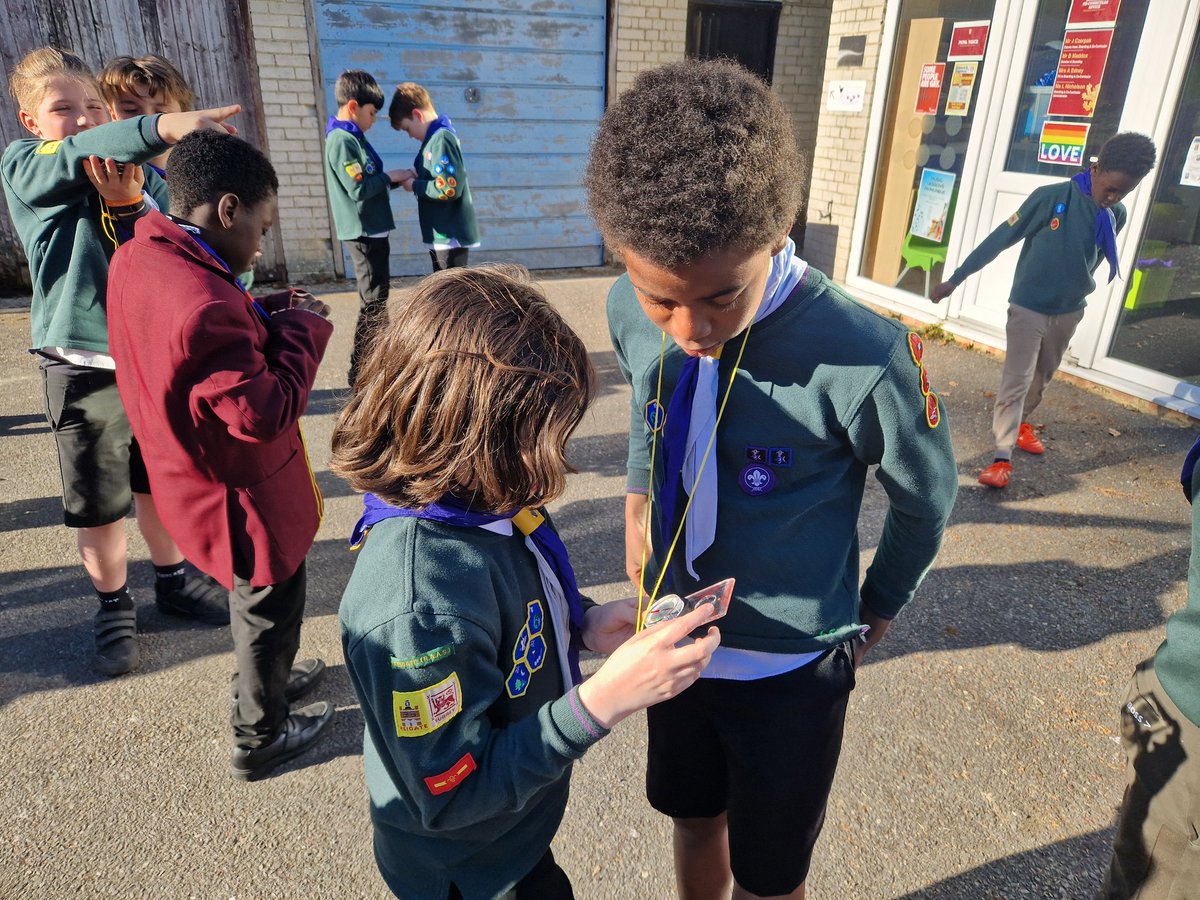 8thReigate's tweet image. A lovely evening to get out for some compass work learning how to take bearings! Then some camp fire songs to finish off. Kippers for tea anyone? @RAACoCurriculum @RAASchoolGatton @surreyscouts @ReigateScouts