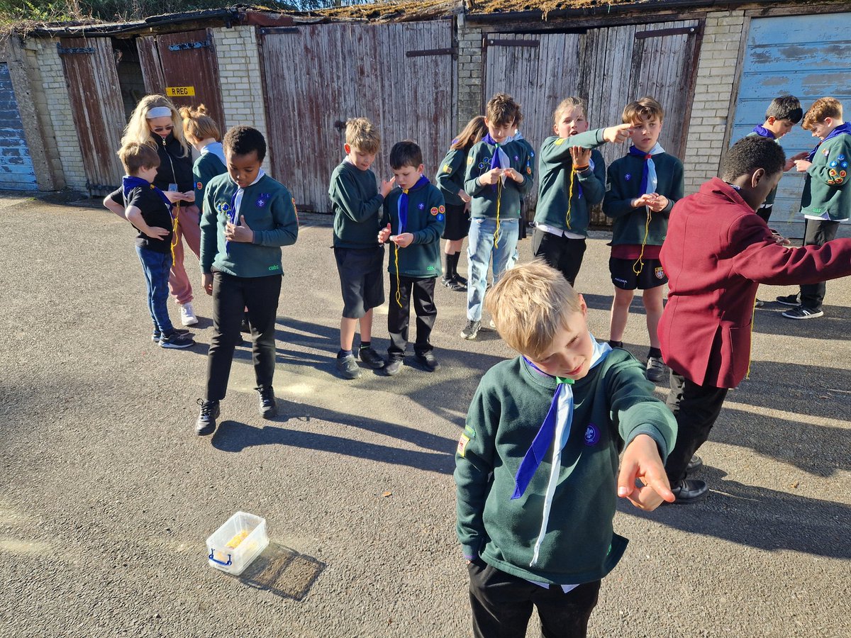 8thReigate's tweet image. A lovely evening to get out for some compass work learning how to take bearings! Then some camp fire songs to finish off. Kippers for tea anyone? @RAACoCurriculum @RAASchoolGatton @surreyscouts @ReigateScouts