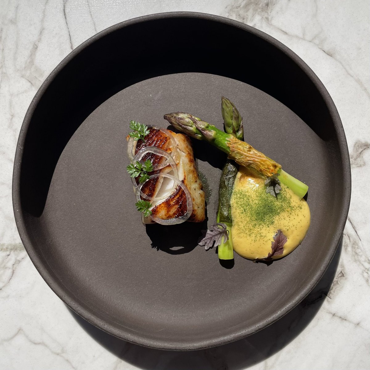 soylaflare's tweet photo. ATLANTIC COD- KIMCHI WRAPPED ASPARAGUS , SQUASH FOAM & TARRAGON #OUICHEF https://t.co/arorFXZZ2M