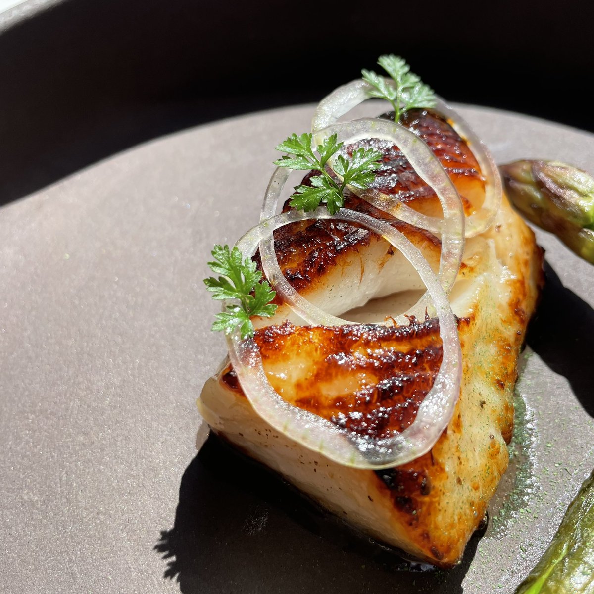 soylaflare's tweet photo. ATLANTIC COD- KIMCHI WRAPPED ASPARAGUS , SQUASH FOAM & TARRAGON #OUICHEF https://t.co/arorFXZZ2M