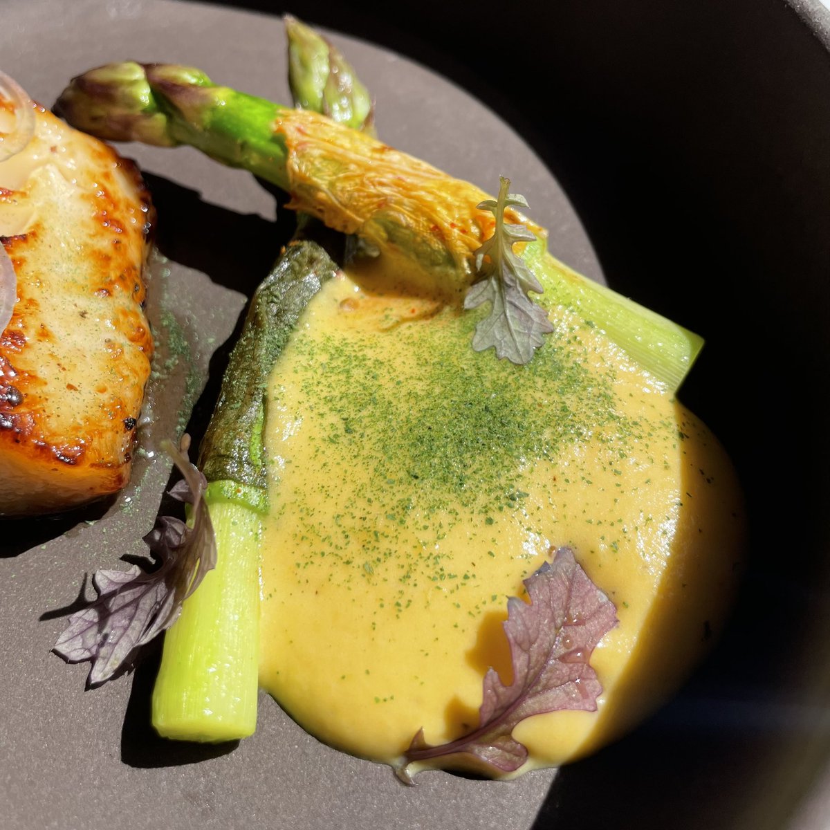 soylaflare's tweet photo. ATLANTIC COD- KIMCHI WRAPPED ASPARAGUS , SQUASH FOAM & TARRAGON #OUICHEF https://t.co/arorFXZZ2M
