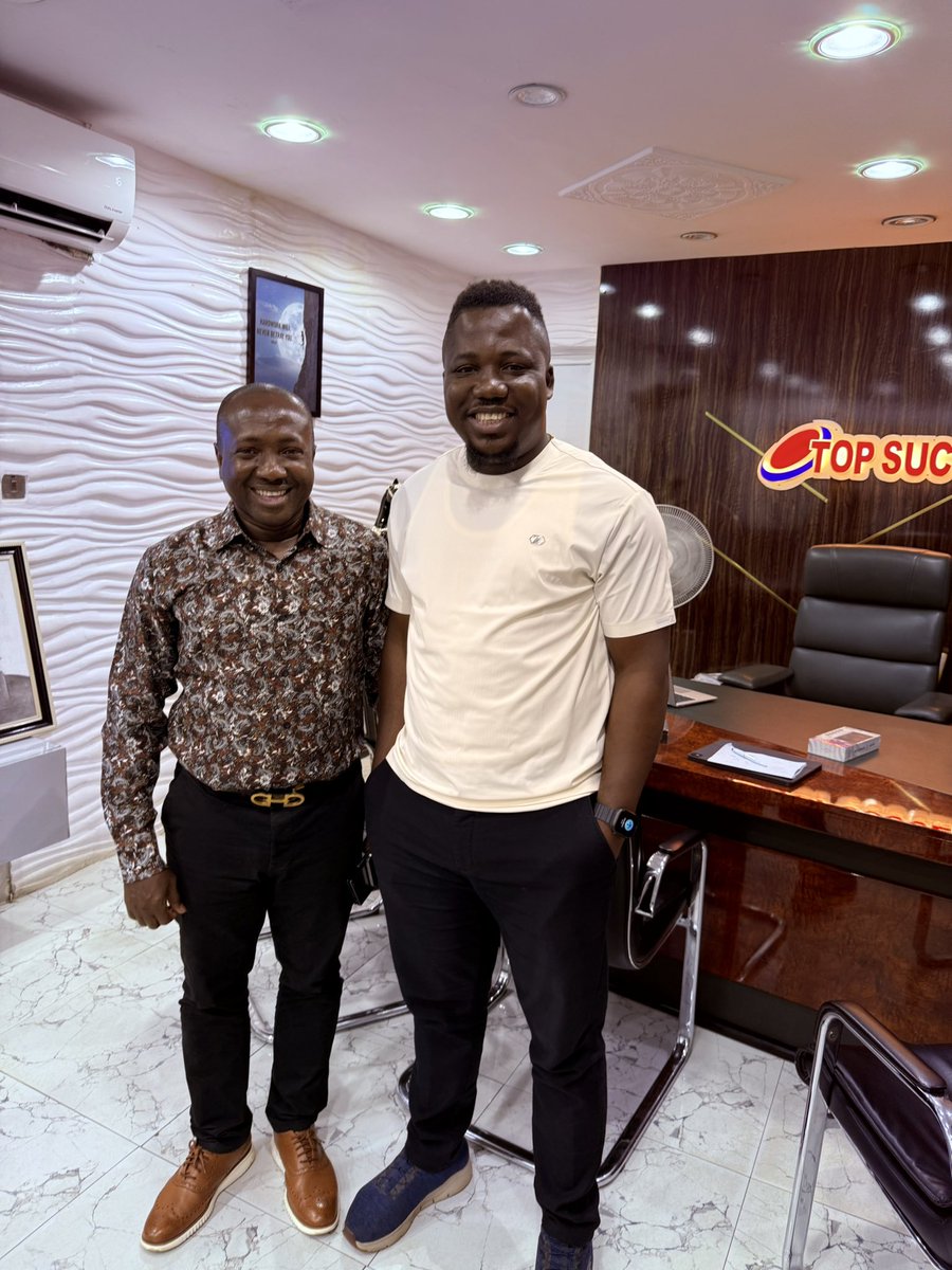 Fagalex_GDS's tweet photo. Diving deep into the Southwest consumer electronics market with the best! Thanks, Mr. Odetayo! #TOLEX #marketpenetration #electronics https://t.co/ZGt1vMGl1u