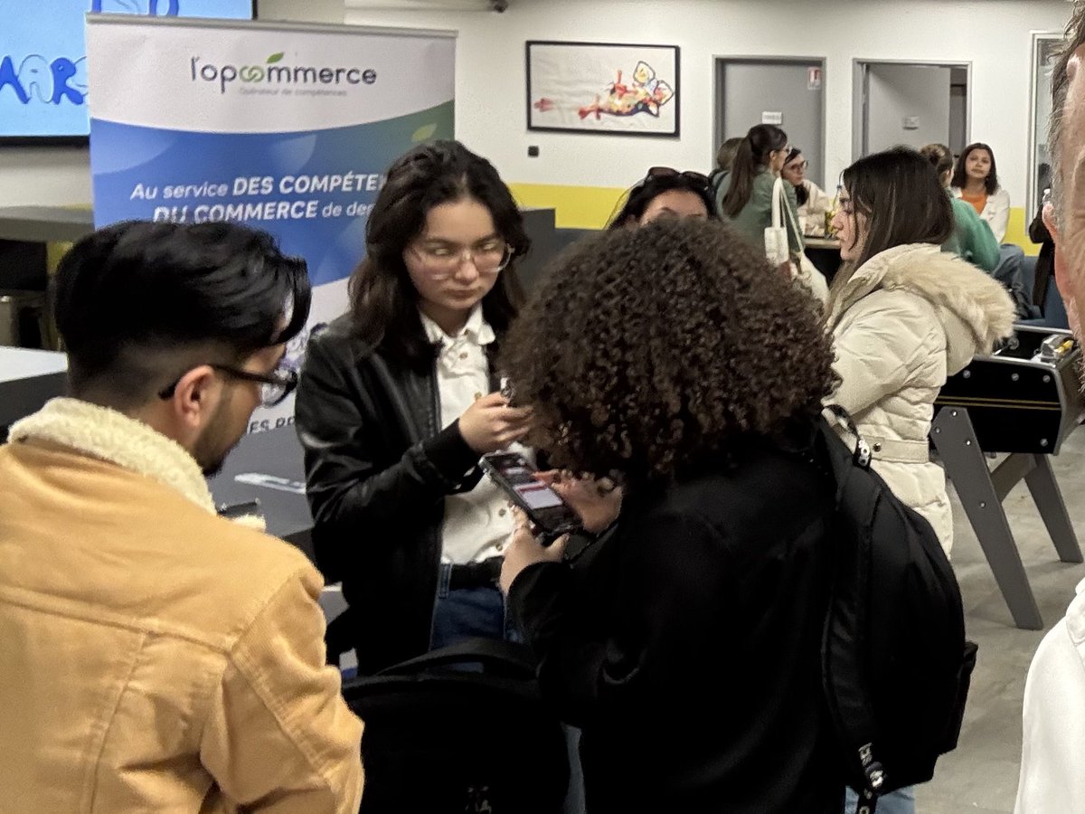 JV_Desens's tweet photo. Quel bonheur d’échanger avec les étudiants futurs opticiens durant la journée JOB MEETING  à l’Institut Supérieur d'Optique de Marseille.
L’ocasion de présenter les sociétés @LyleooSolution et @LaBranche06220  et de définir les profils que nous recherchons. https://t.co/hvNksVUxJx