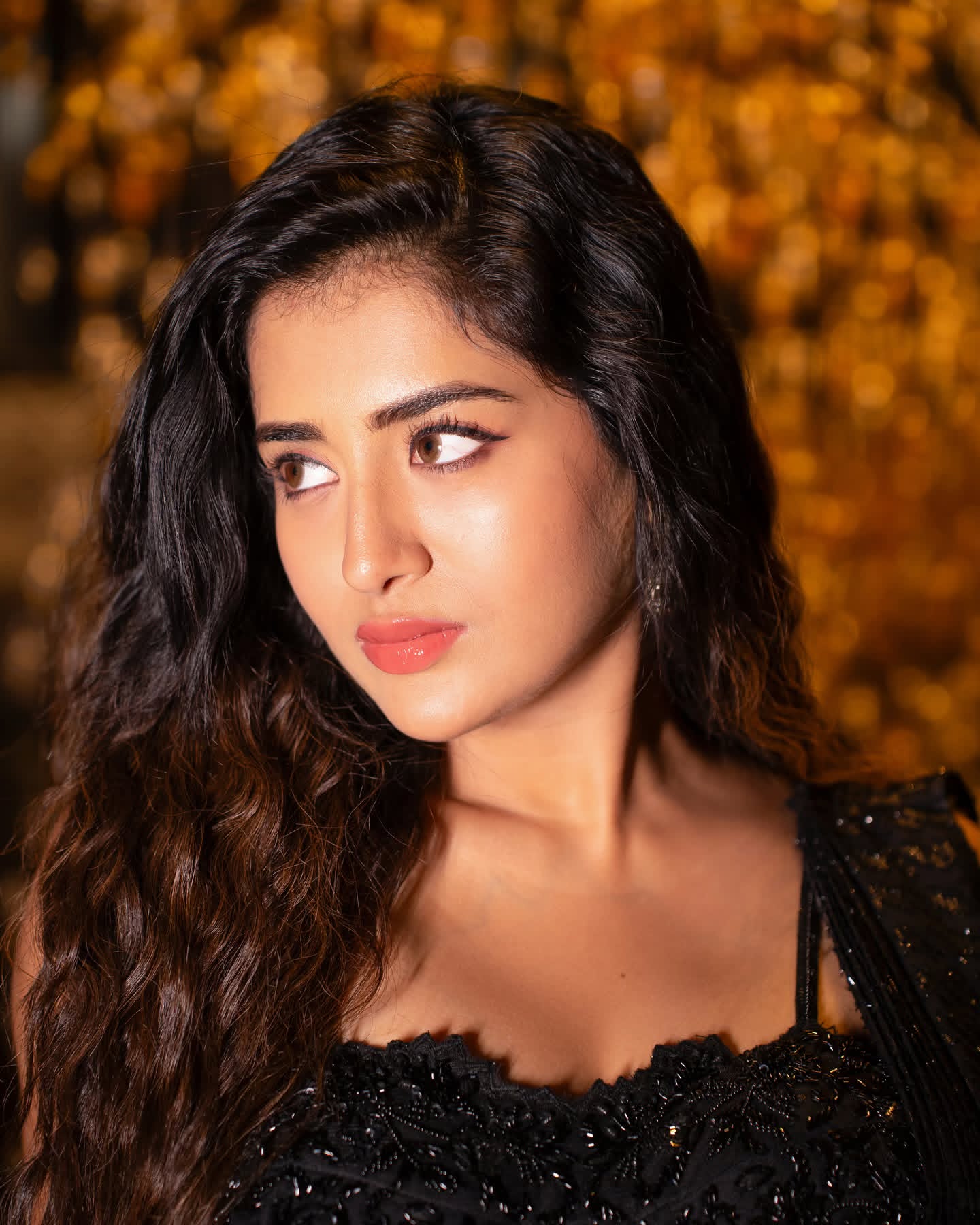 GneJMX9aAAAPwC6?format=jpg&name=large