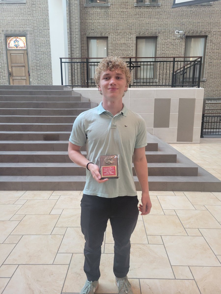 The Thomas Knox Award recognizes a player who best encapsulates the values of inclusiveness, friendship, and family-over-everything.

Congratulations to Cortland Sachon, our 2024-25 JV-A Thomas Knox Award winner!