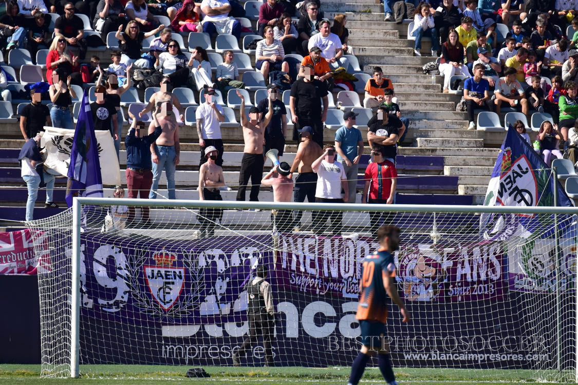Real Jaén C.F- UDC Torredonjimeno.

“Victoria en casa, nuestra Fe sigue intacta”

Fotos: <a href="/supenene/">MARIO PASTOR DÍAZ</a> <a href="/bestphotosoccer/">BESTPHOTOSOCCER</a>