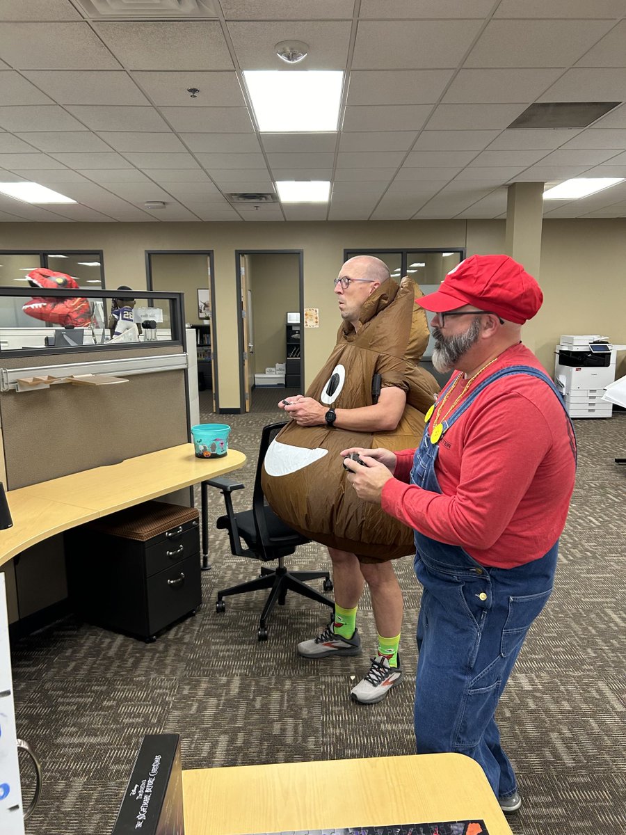 VanMeterInc's tweet image. 😎We&apos;re not a regular workplace. We&apos;re a cool workplace.

Happy International #FunAtWorkDay to all who celebrate.🤘🤪🤘