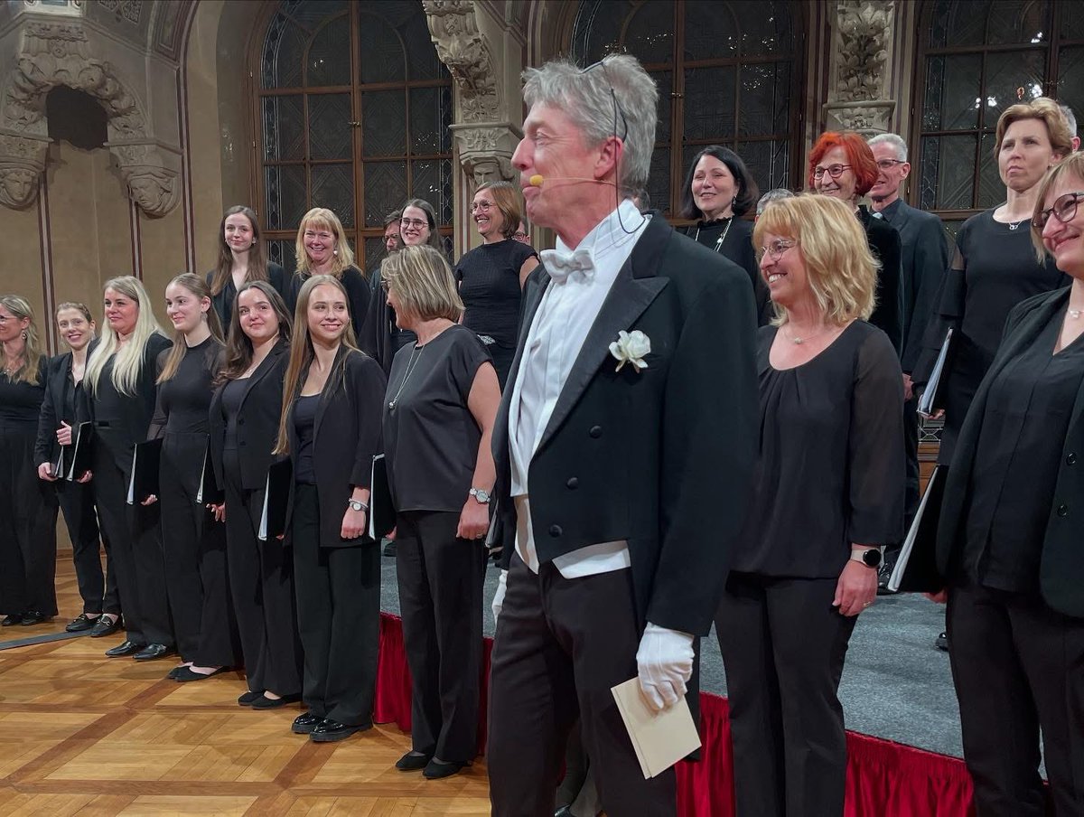 🎓🤝 Some congresses are about science. Others are about people. #EHRA2025 was both! 👍 

🌍🎶 I reconnected with old friends and met new ones from all across the world. And I felt the warm spirit of #Vienna in every moment. 

✨ 🙌 The faculty dinner concert — with