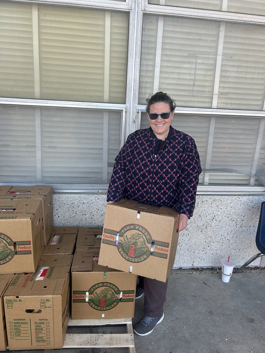 Our food box distribution is up and running! Families who registered can come up to 3:30! If you didn’t register, it is 3:30 till we run out! #jmes #pgcps