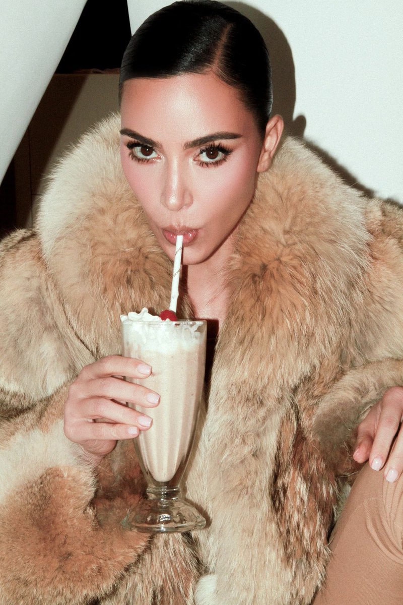 KimKardashian's tweet image. The SKIMS Los Angeles Flagship is now open.
To celebrate, the SKIMS Drive-In will be open at the historic @melsdrivein next door from April 2 - April 6. Link in bio for reservations.