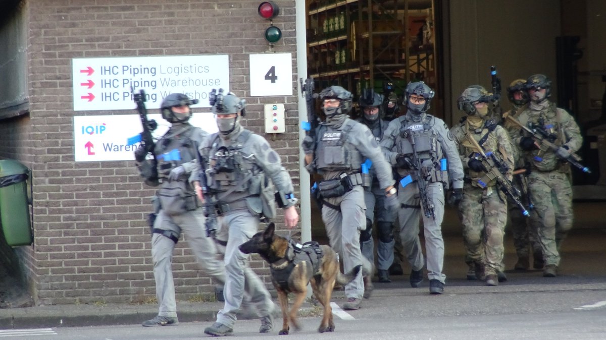 JeffreySDT's tweet image. Oefening DSI Arrestatieteam &amp;amp; Marsof #IQIP #Sliedrecht #AT #DSI #arrestatieteam