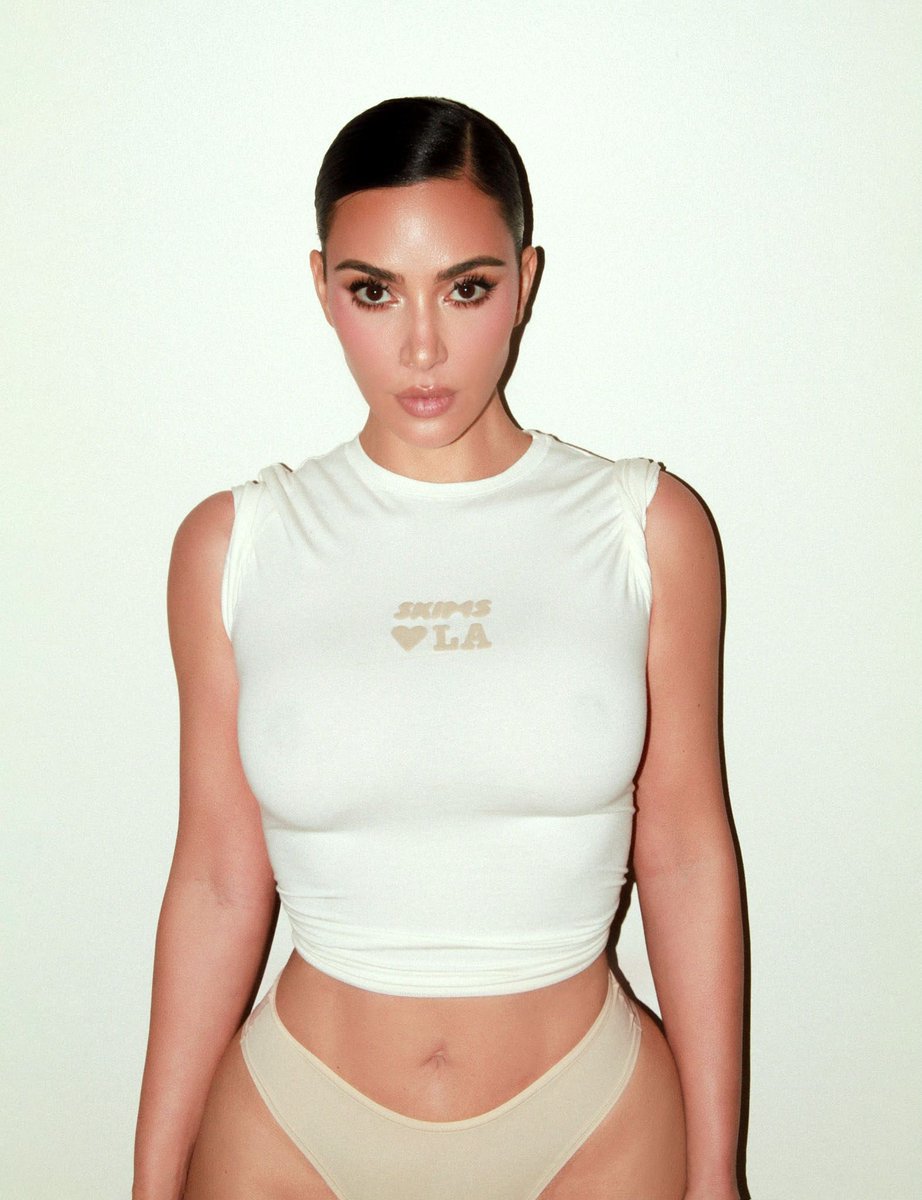 KimKardashian's tweet image. The SKIMS Los Angeles Flagship is now open.
To celebrate, the SKIMS Drive-In will be open at the historic @melsdrivein next door from April 2 - April 6. Link in bio for reservations.