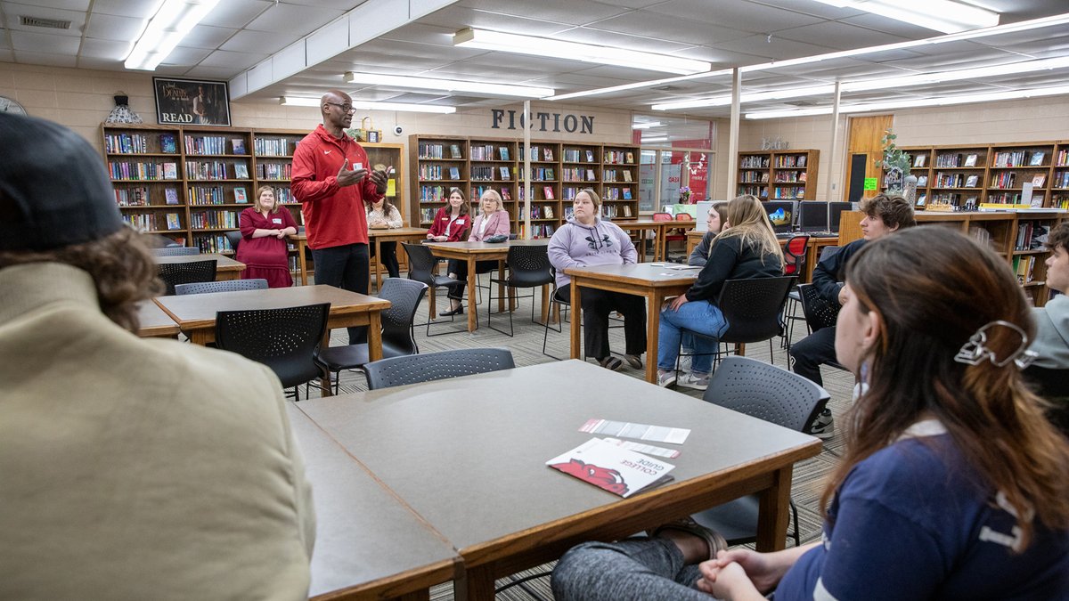 UArkansas's tweet photo. Next stop: Highland High School. It was great to meet so many potential Razorbacks and talk about the opportunities ahead. We can’t wait to welcome you to campus! #FutureHogs #RazorbackReady https://t.co/mEqUR1P6xy