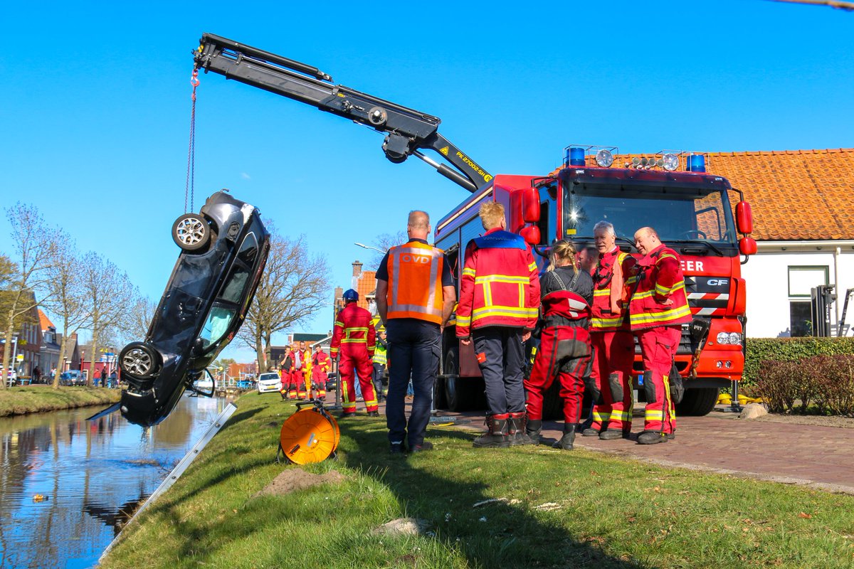 Ernstig ongeluk met voertuig te water in Nieuwe Pekela