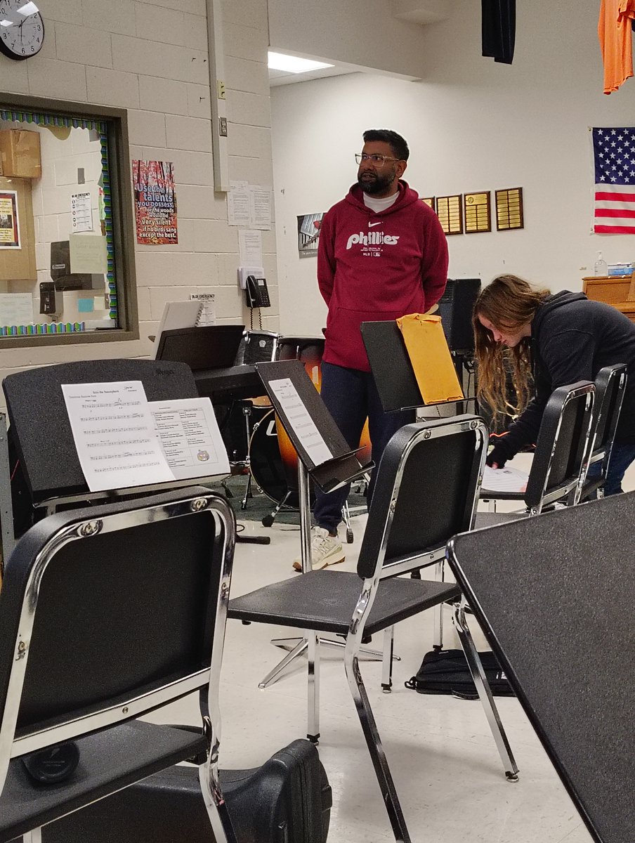 After viewing a video of the Teheran Flute Ensemble, 5th grade band students welcomed paraprofessional Musaab Khan to share his experiences of Muslim religion and culture!  Musicians learned about Mr. Khan's upbringing in Trinidad and Tobago and asked outstanding questions!