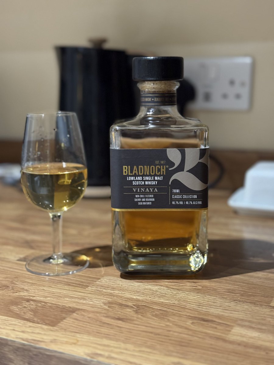 Well tonight’s delight is this Lowland Bladlnoch #whiskytuesday 🏴󠁧󠁢󠁳󠁣󠁴󠁿🥃👌