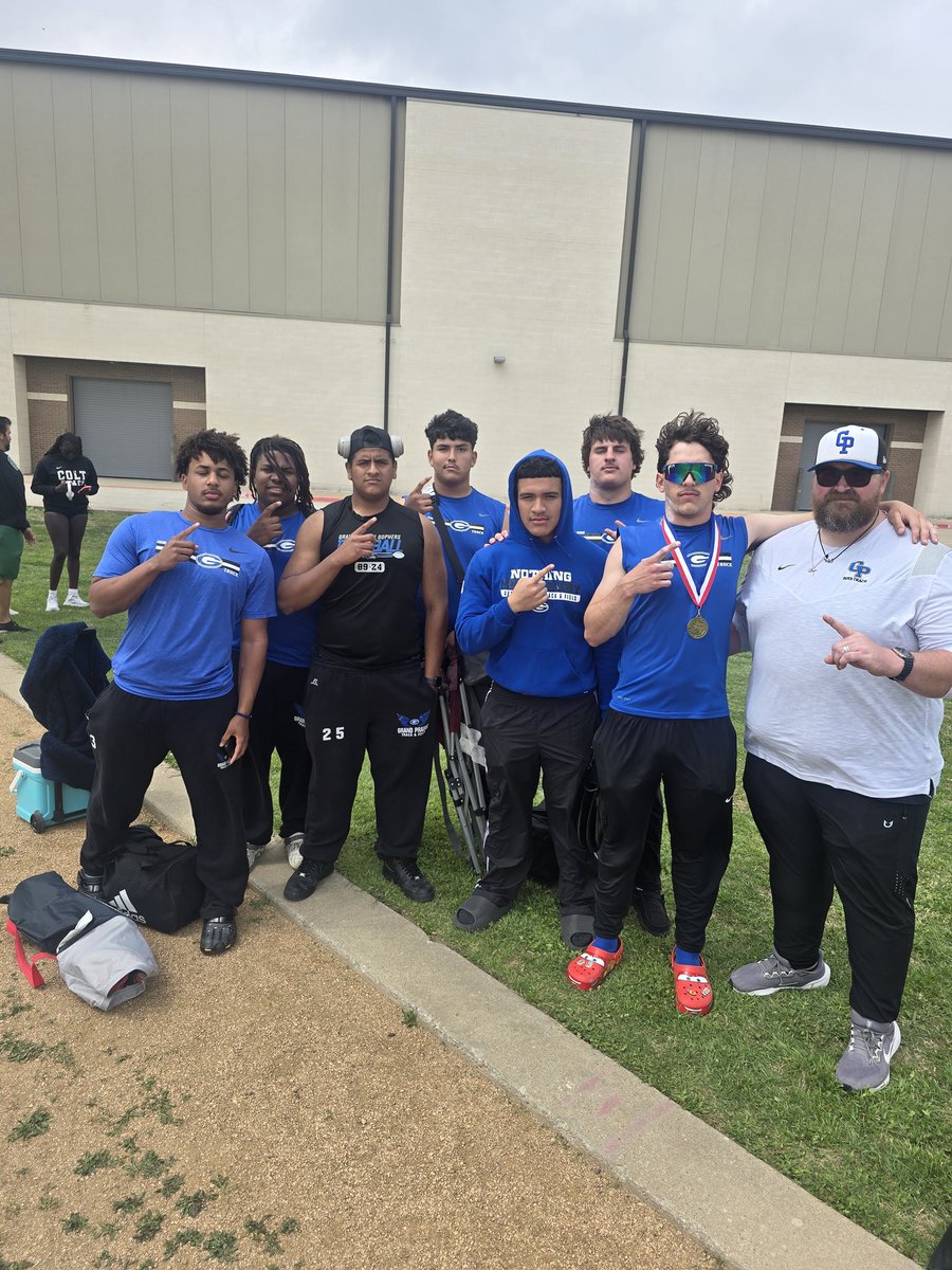 Gophers showing up at thr district meet!!!!!@GPHSGophers