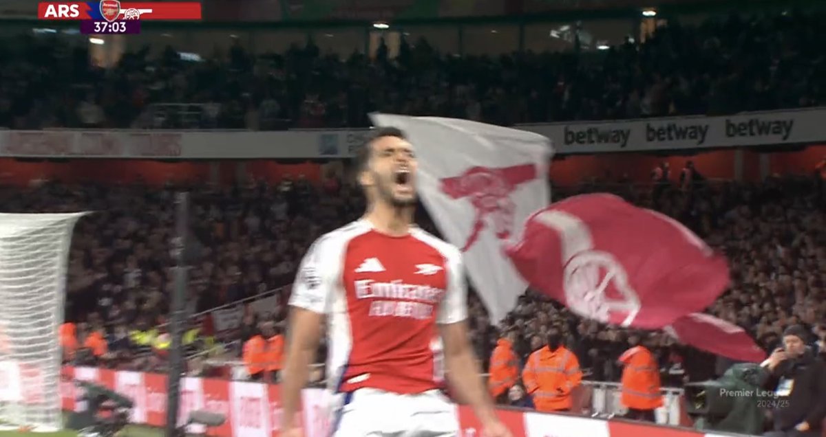 TouchlineX's tweet photo. 1-0 Arsenal.

MERINO OPENS THE SCORE VS FULHAM !!!!!!!!!!!! ITS HIM AGAIN !!!!!!!!!!!!!!!!! https://t.co/2fJWX9j4eA